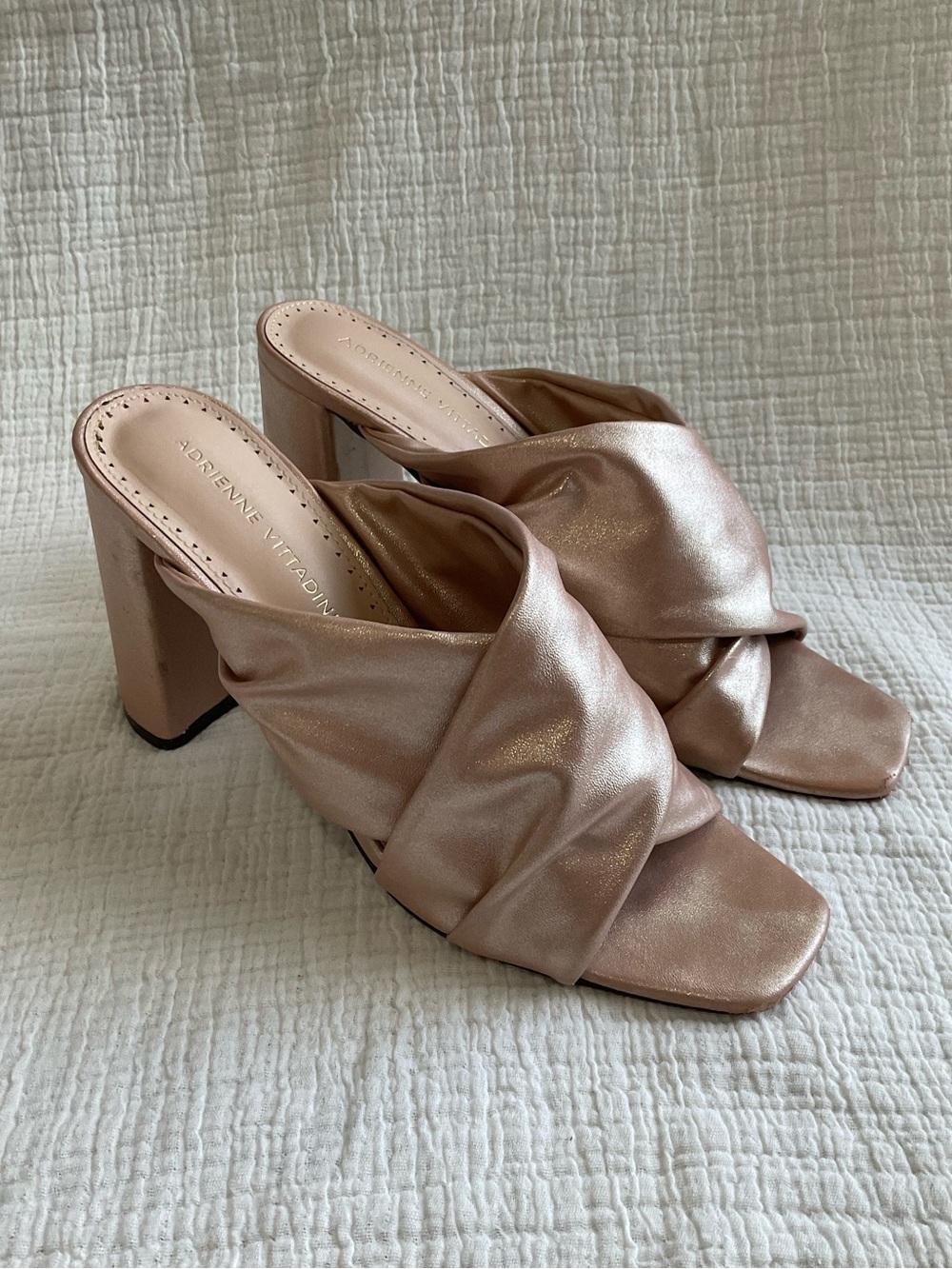 Adrienne Vittadini Rose Gold Sz 8.5 Block Heels Genie Slides Pink Metallic